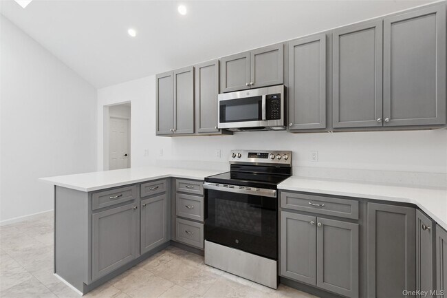Building Photo - 413 1st St