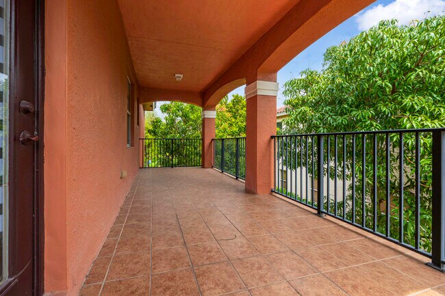Building Photo - 658 Cresta Cir