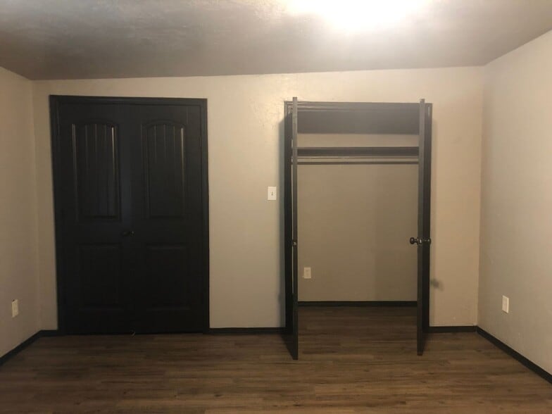 Building Photo - 1138 E Margaret St