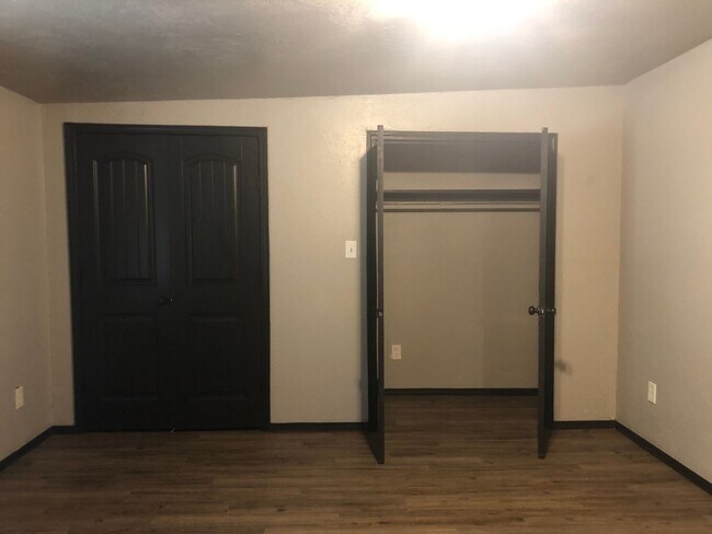Building Photo - 3 Bedroom Single Family Home in Shawnee