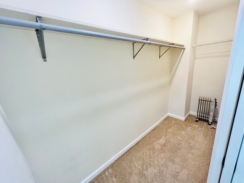 Building Photo - 2270 Miriam Ln