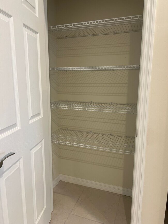 Building Photo - 2 bedroom, 2 bathroom attached villa home in Islandwalk!