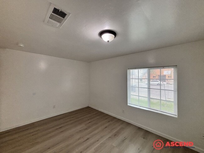 Building Photo - 201 E 1st St