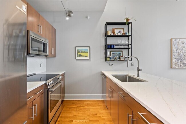 Building Photo - 850 N Lake Shore Dr