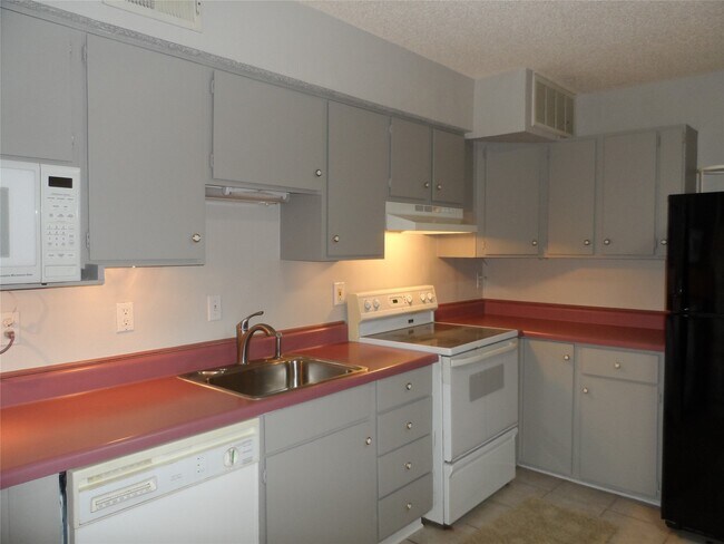 Building Photo - 12900 Walden Rd