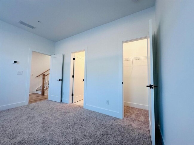 Building Photo - 375 Walker Ave