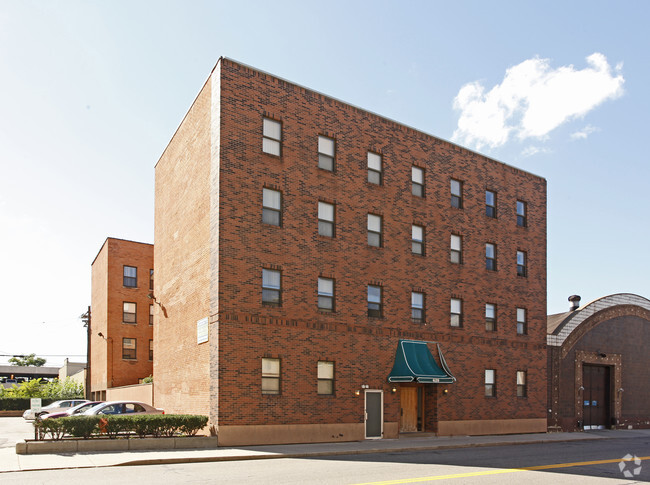 Primary Photo - Milwaukee Apartments