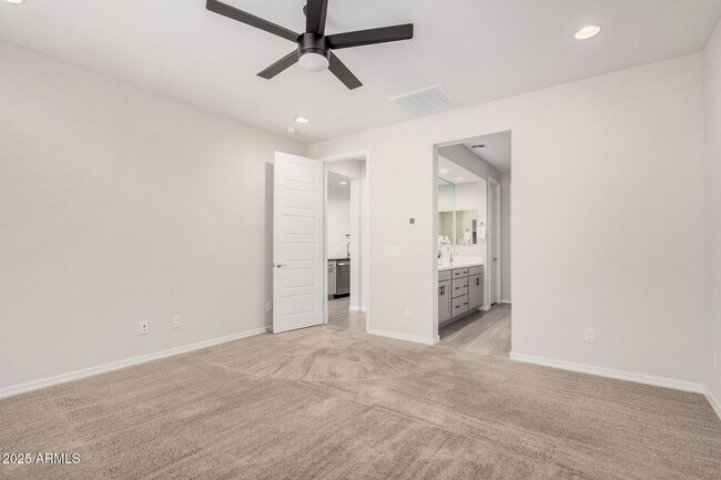 Building Photo - 8828 W Palo Verde Dr