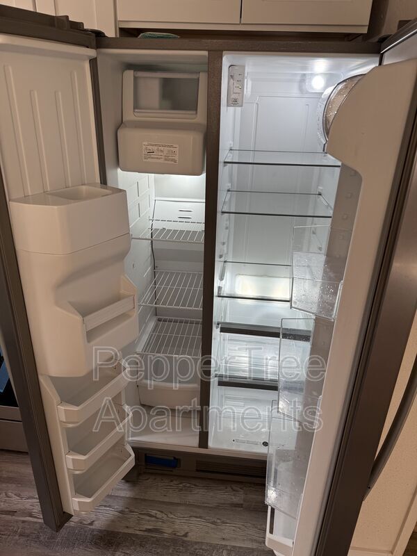 Building Photo - 720 E Elm Ave