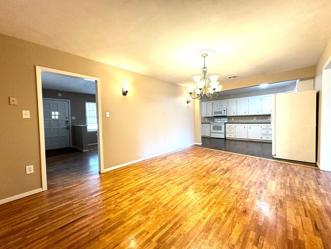 Building Photo - 3 Bed/2.5 Bath in LISD!