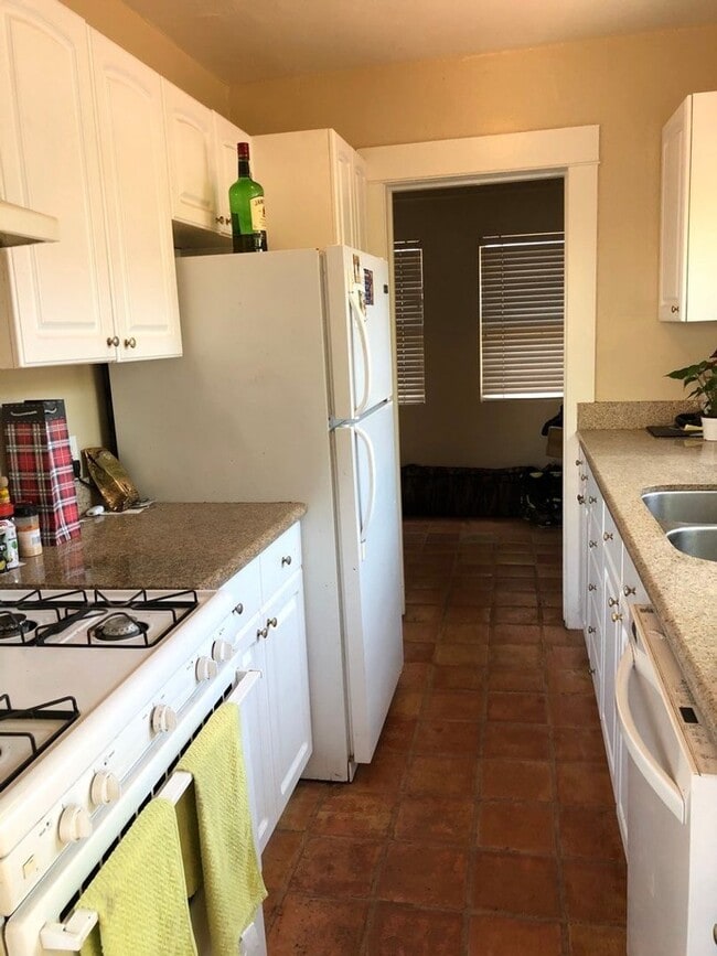 Building Photo - Craftman Style Home in North Park! Blacks ...