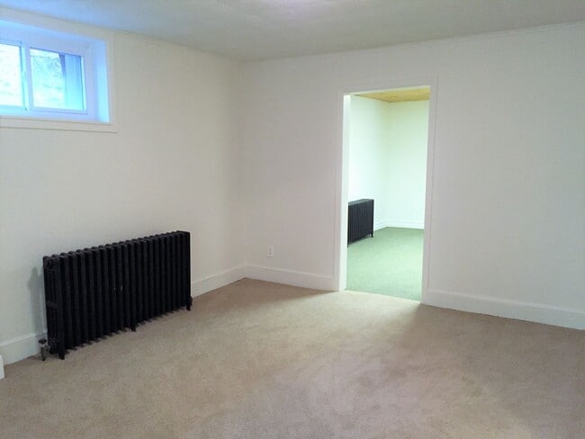 Building Photo - Mt. Washington house, 3 bedroom 2 1/2 bath house with great kitchen, yard, laundry June 1st