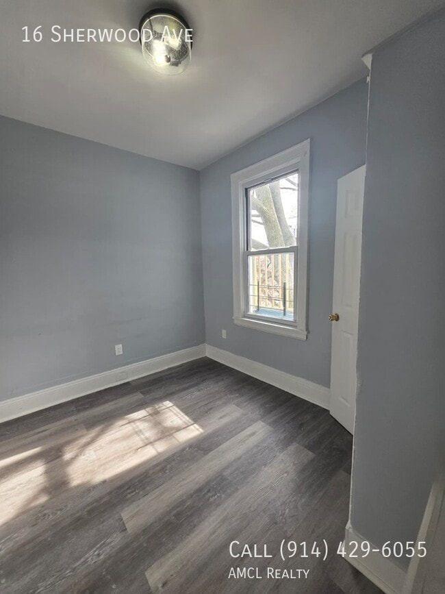 Building Photo - 16 Sherwood Ave