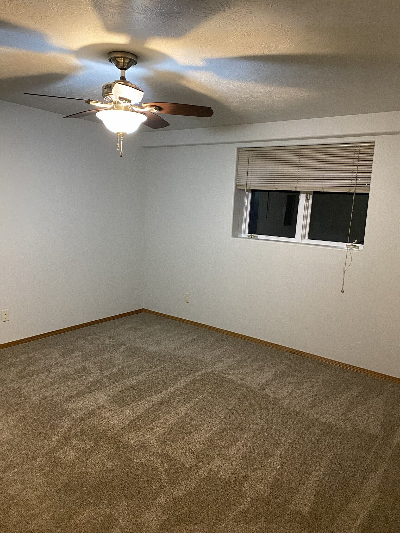 Main bedroom with large walk-in closet - 1410 S Lighthouse Pl