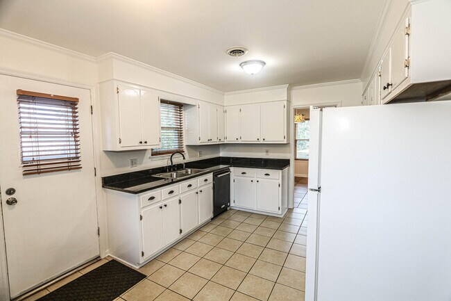Building Photo - 3932 Creekwood Ln