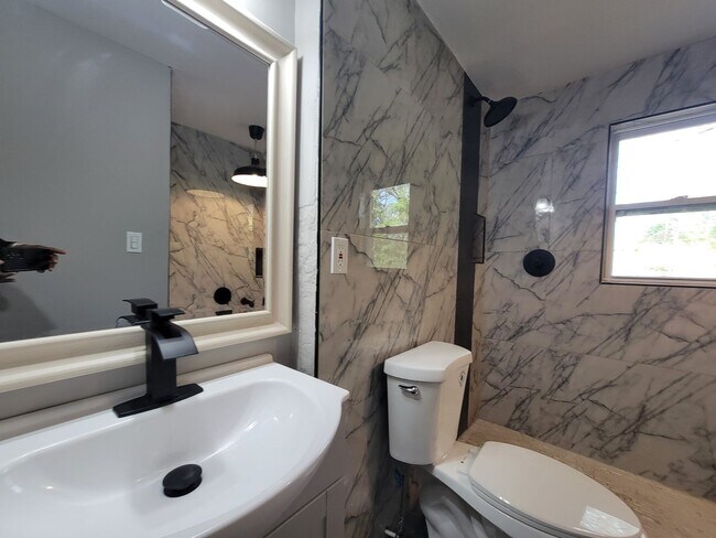 Building Photo - Updated Soaking Tub. Stainless Steel Appliances. W/D Inc