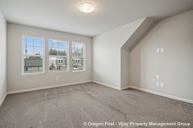 Building Photo - 3662 SE 67th Ave