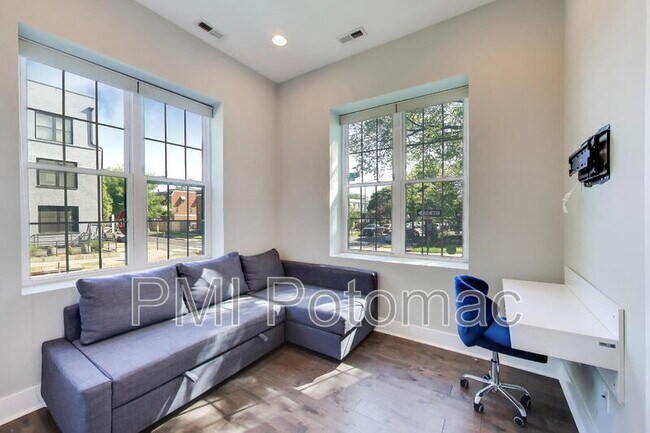 Building Photo - 1839 D St NE