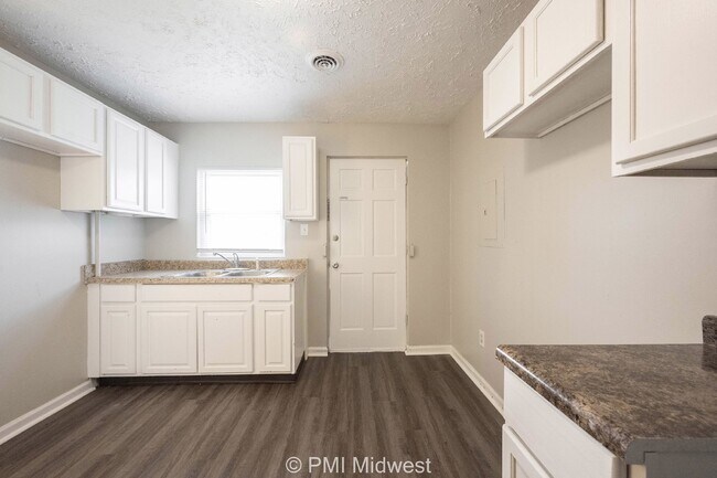 Building Photo - Modern Duplex in Prime Location - Perfect Rental Opportunity in Indianapolis!