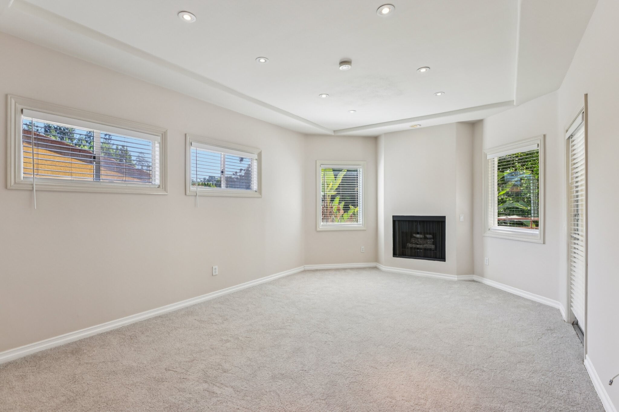 Building Photo - 14290 Dickens St