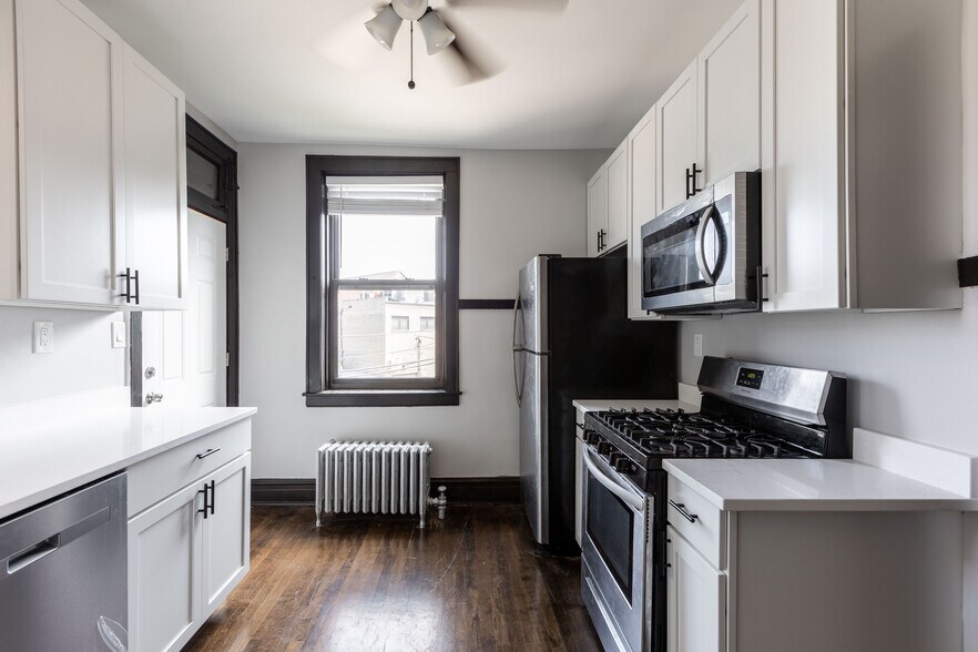Building Photo - 3817 N Drake Ave