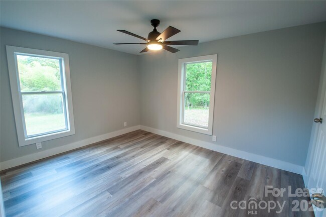 Building Photo - 151 Scotsman Dr