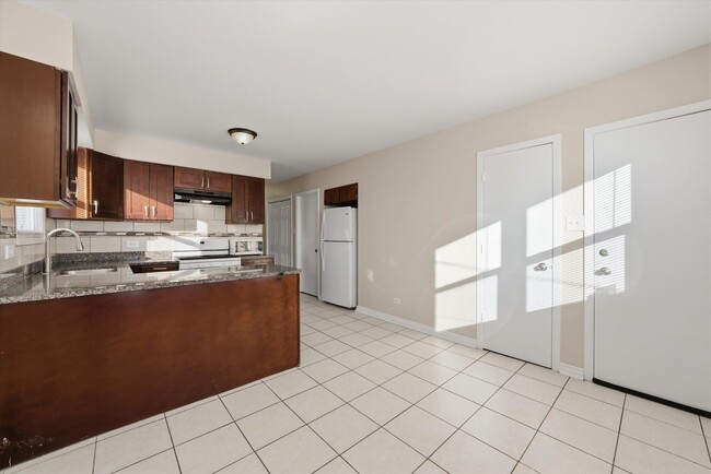 Building Photo - 6135 W 79th St