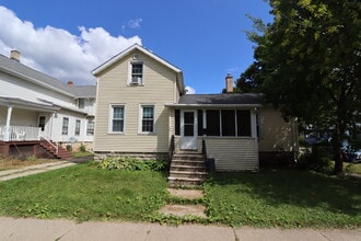 Building Photo - One Bedroom LOWER Duplex