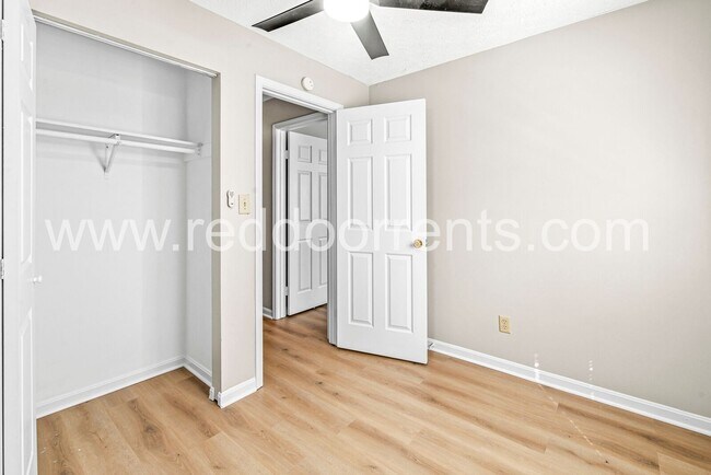 Building Photo - 5904 Beau Jardin Dr