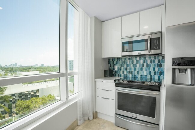 Building Photo - 4401 Collins Ave