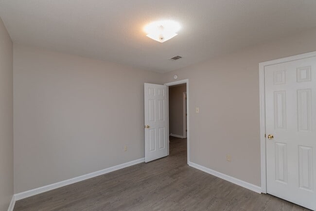 Building Photo - 3 Bed/2.5 Bath House for Rent in Martinez w/ Garage & Fenced Back Yard