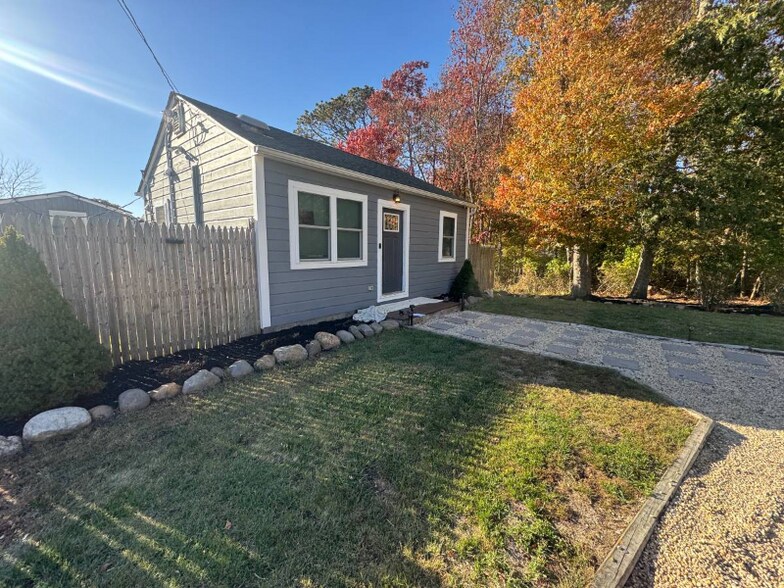 Primary Photo - 28 Sheridan Dr