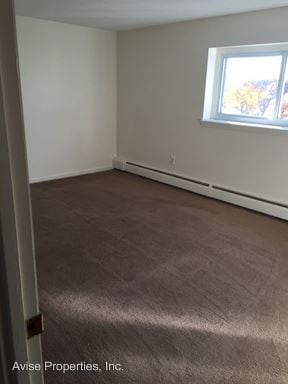 Building Photo - 150 River Rd