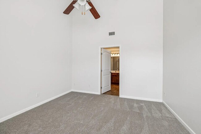 Building Photo - 1067 Muna Ct