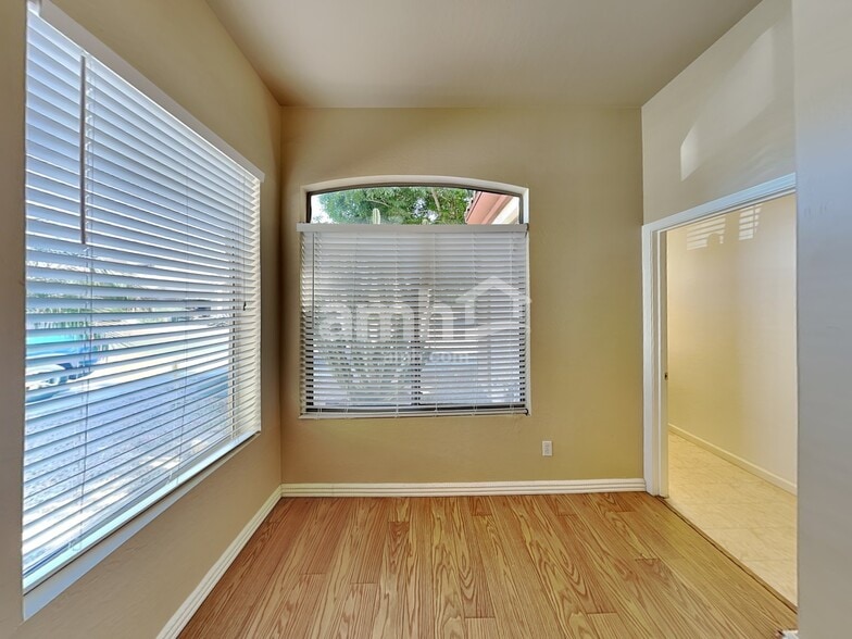 Building Photo - 9216 E Keats Ave