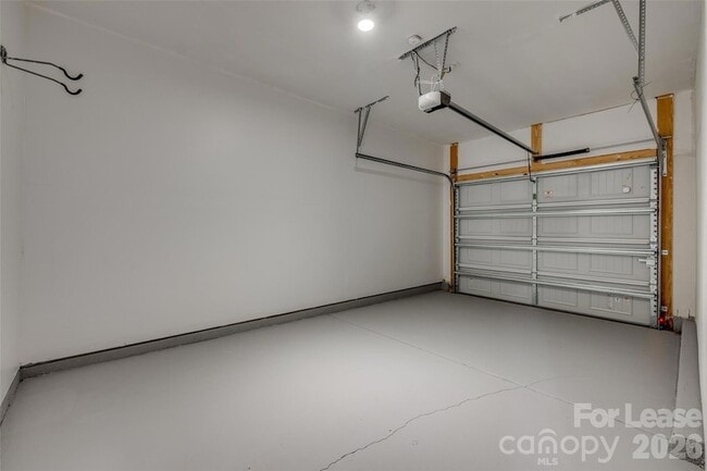 Building Photo - 807 Gable Oak Ln