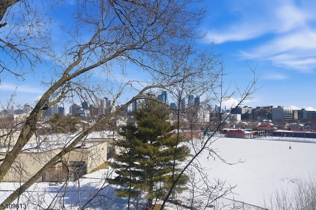 Building Photo - 160 Lafayette St