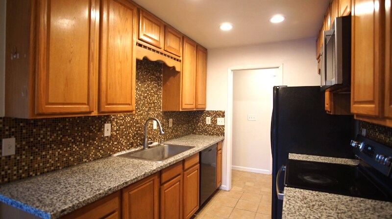 Building Photo - 150 Saratoga Ave