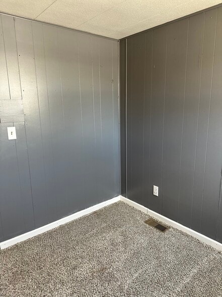 Building Photo - 3625 S Douglas Ave