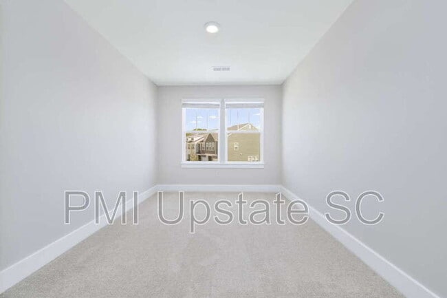 Building Photo - 214 Cali Wy