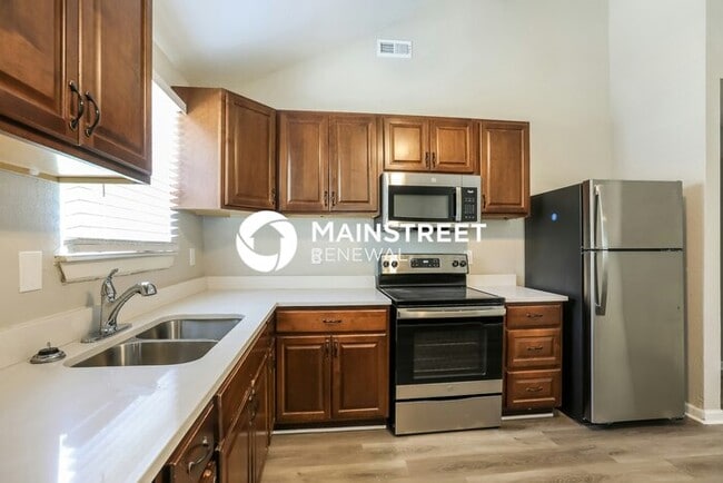 Building Photo - 3 Bedroom Pet-Friendly Home in Kansas City...