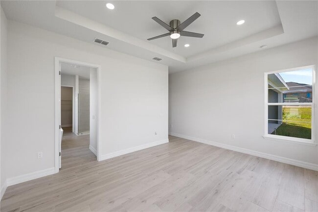 Building Photo - 208 SNOWY ORCHID Way