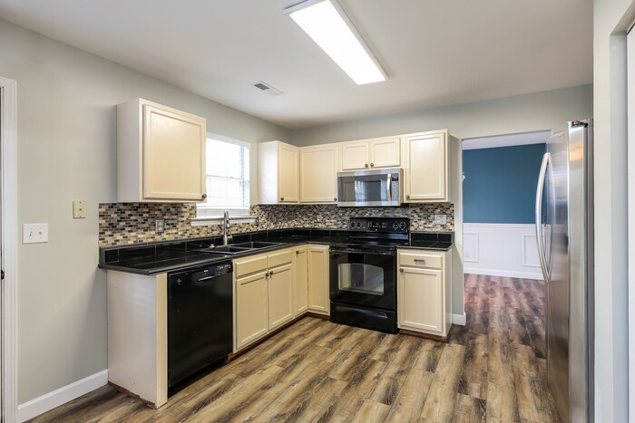 Building Photo - 410 Revis Creek Ct