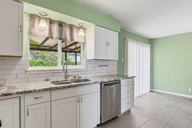 Building Photo - 3-Bedroom Home on Wedgewood Drive fully landscaped