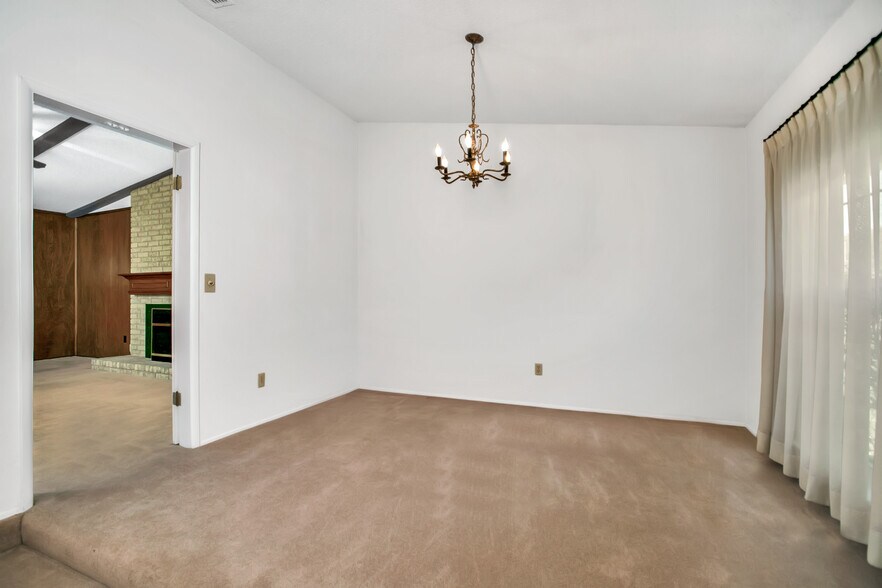 Building Photo - 1312 E Spring Valley Rd