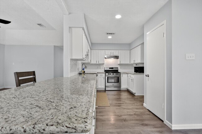 Building Photo - 7331 Misty Morning Dr