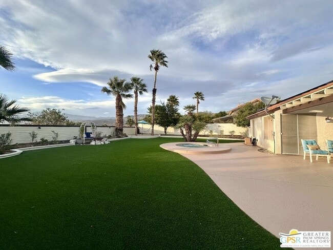 Building Photo - 9939 Vía Real