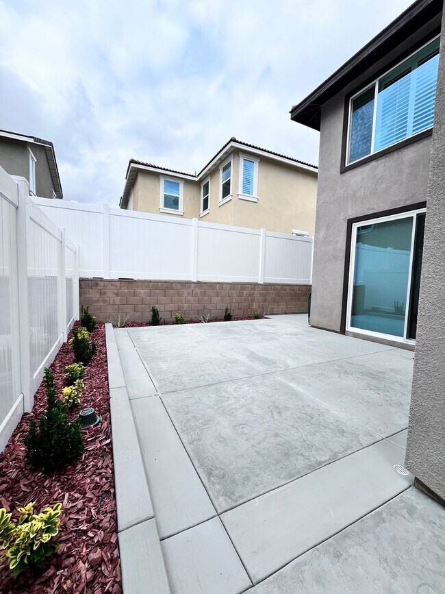 Building Photo - ***NEW BUILD IN LOMA LINDA***
