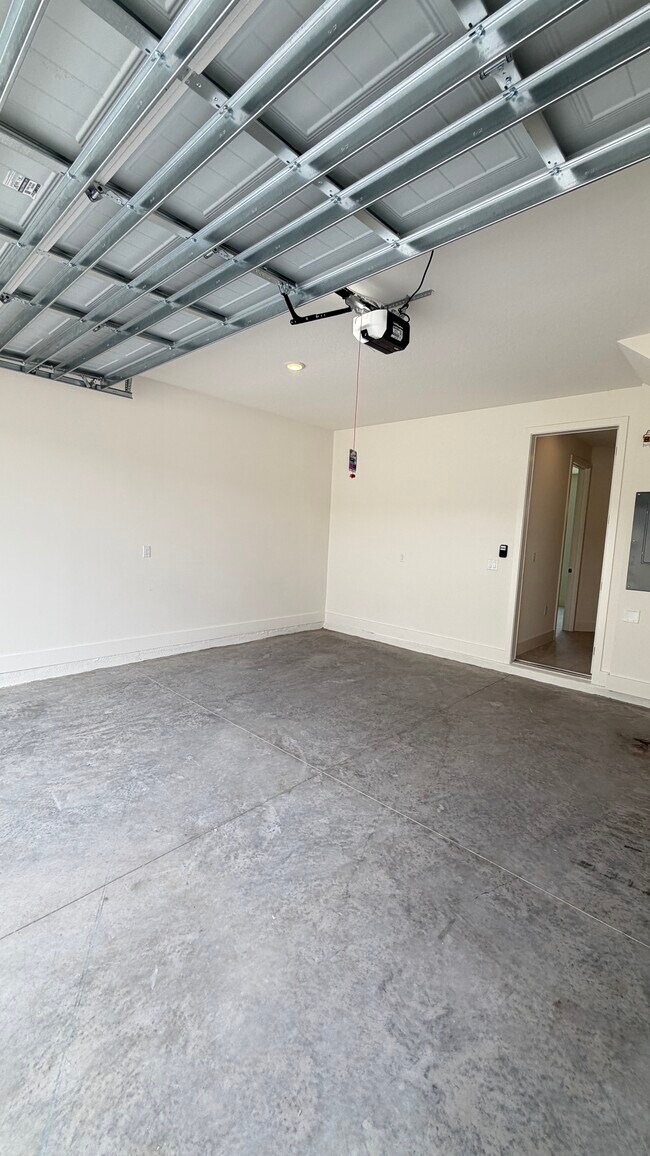 Building Photo - 15045 Groveside Rd