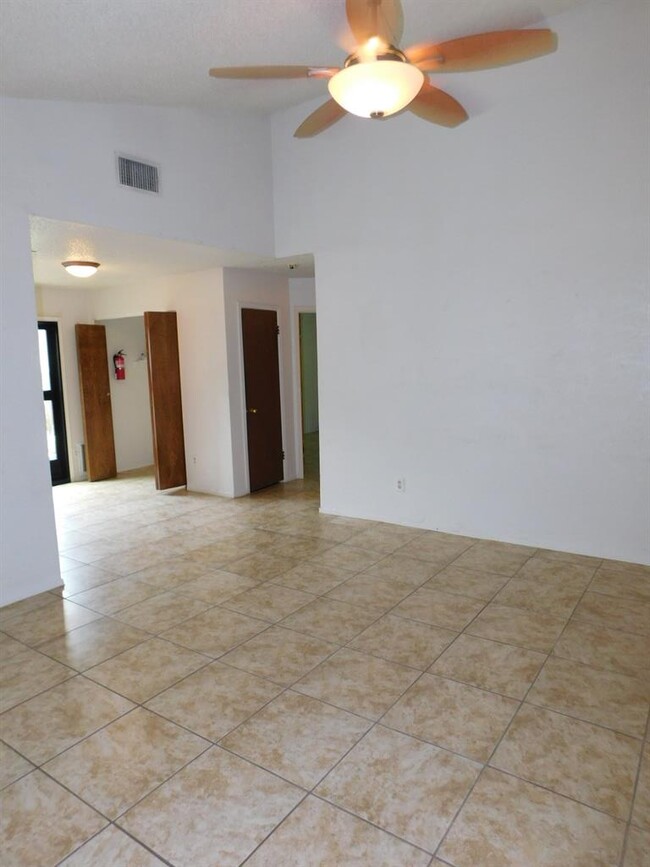 Building Photo - 7800 Brodie Ln